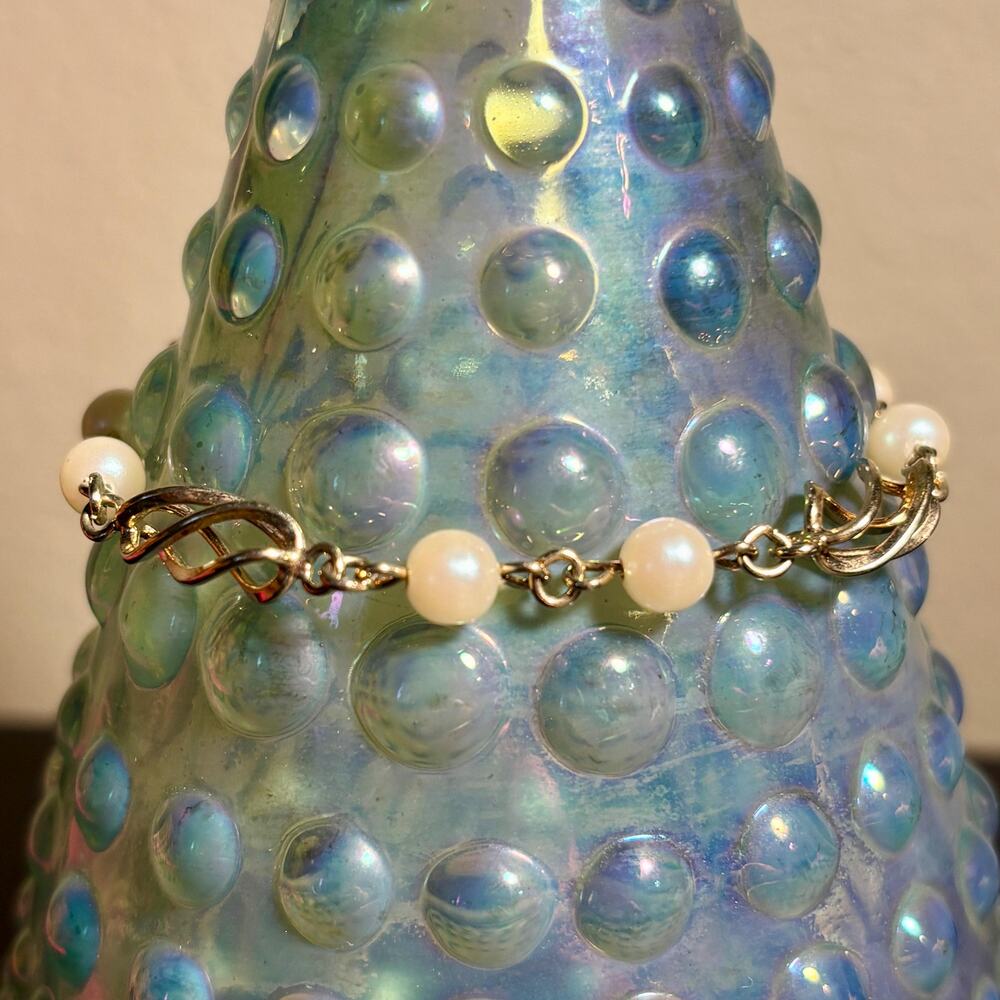 Gold Tone Faux Pearl Link Bracelet